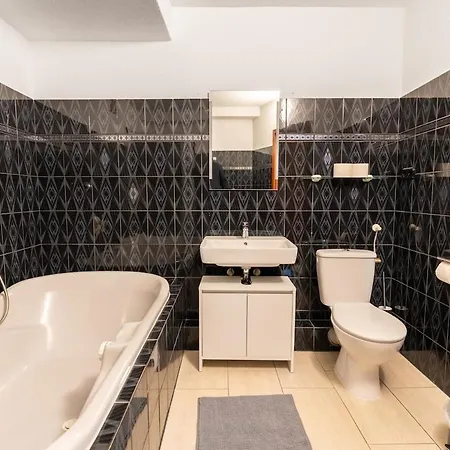 Loftartige Designwohnung In Fuer 6 Personen Бремен